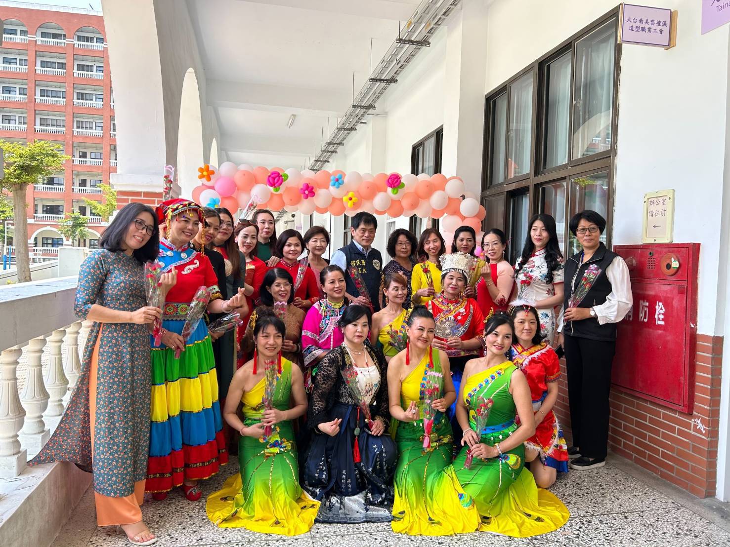  臺南移民署母親節辦理新住民彩妝體驗活動 感謝媽媽辛勞
