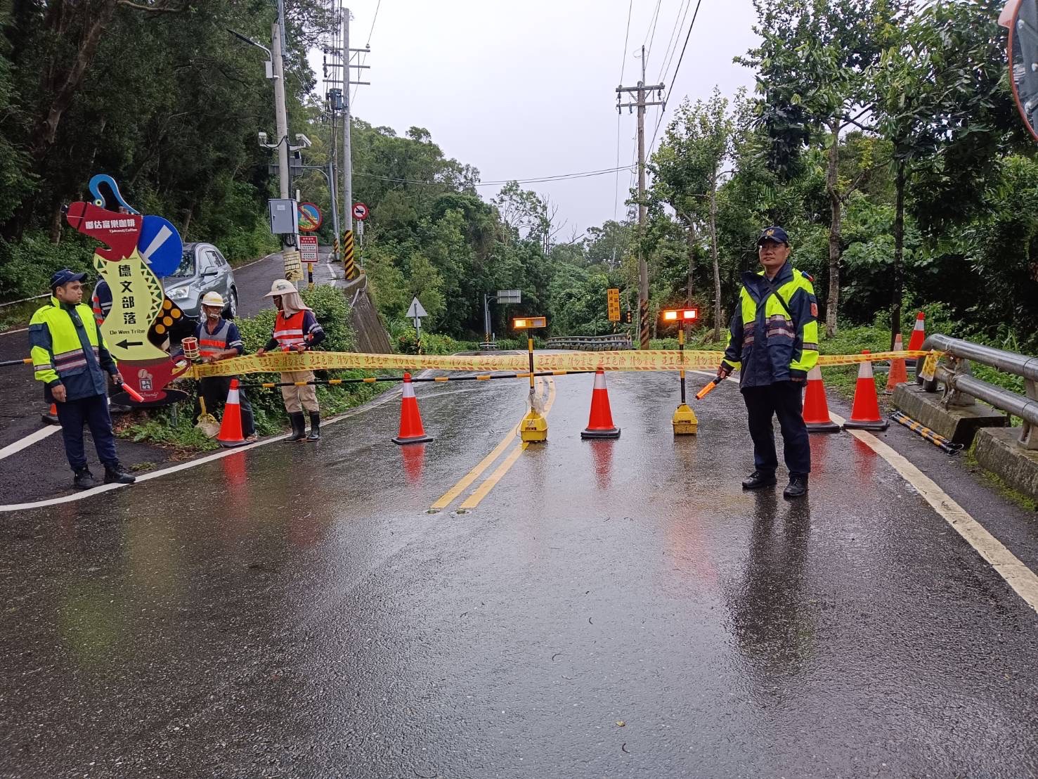 強颱山陀兒來勢洶洶 里港警分局協助台24德文至神山路段預警性封閉