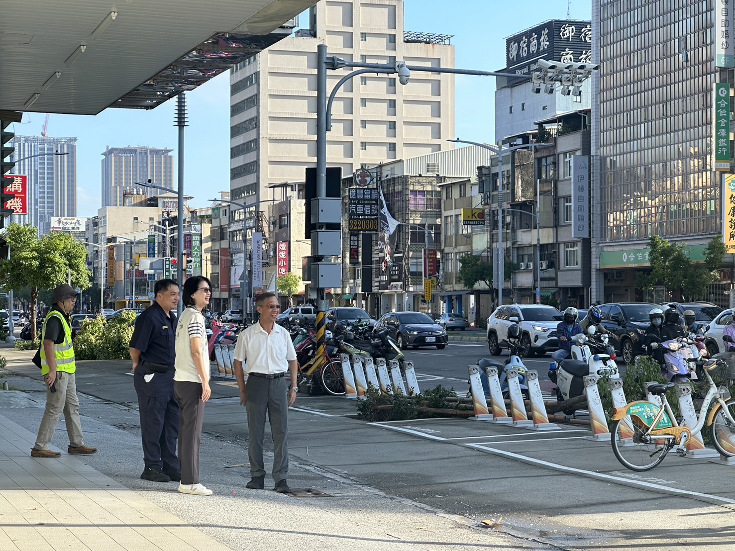 颱風後災後復原重建期  三民第一分局齊心守護學童校園安全及維持交通順暢