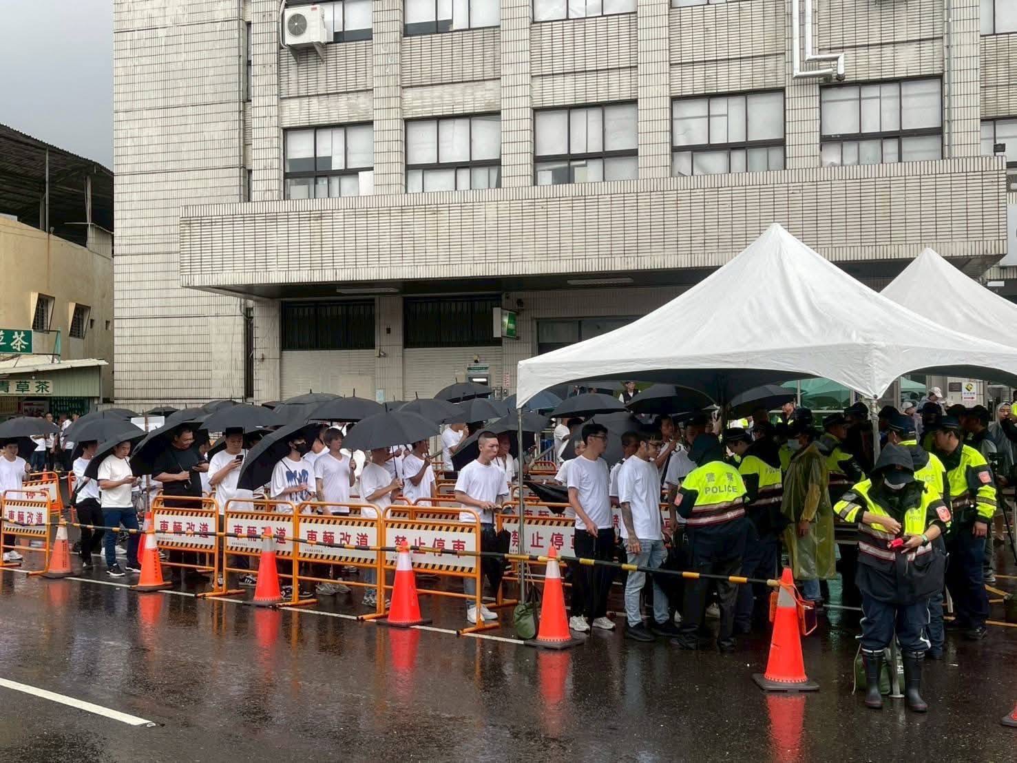 「縱貫線黑道」林水樹二把手出殯…檢警「持槍掃2千人臉」逮3通緝犯